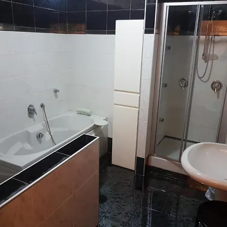 Alloggio In Centro Con Parcheggio Privato E Wifi Apartment *